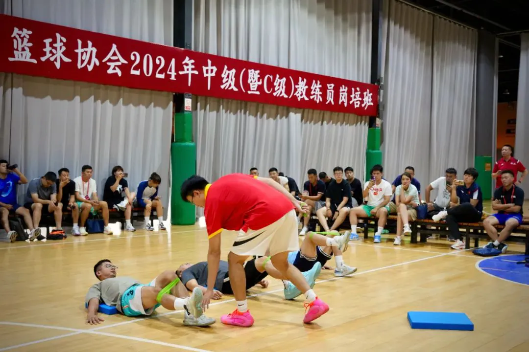 如何安排篮球主力的赛季前训练_1